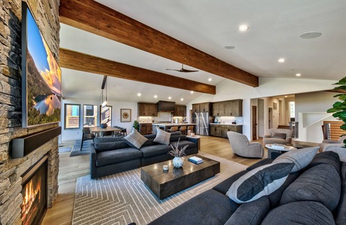 Al Tahoe House | Luxury Lake Tahoe View Estate walk to Beach Luxe31