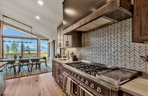 Al Tahoe House | Luxury Lake Tahoe View Estate walk to Beach Luxe31
