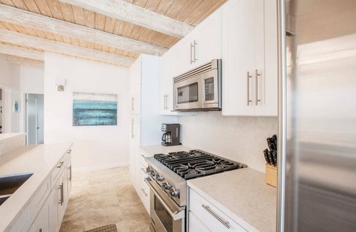 Central Malibu House | Luxury Malibu Road Oceanfront Townhouse PRIVATE BEACH