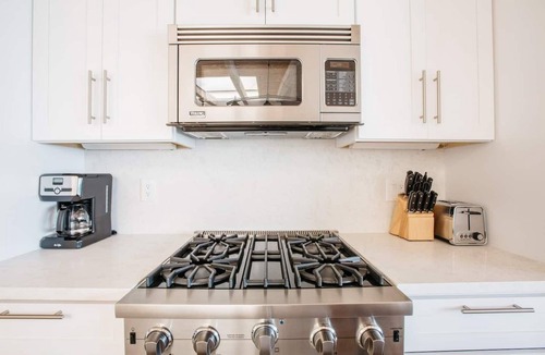 Central Malibu House | Luxury Malibu Road Oceanfront Townhouse PRIVATE BEACH