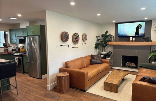Vancouver House | Luxury OASIS w/private POOL & HOT TUB
