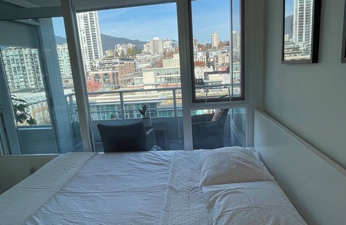 Lower Lonsdale Condo | Luxury one Bedroom Condo at the Pier