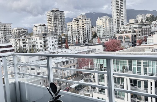 Lower Lonsdale Condo | Luxury one Bedroom Condo at the Pier