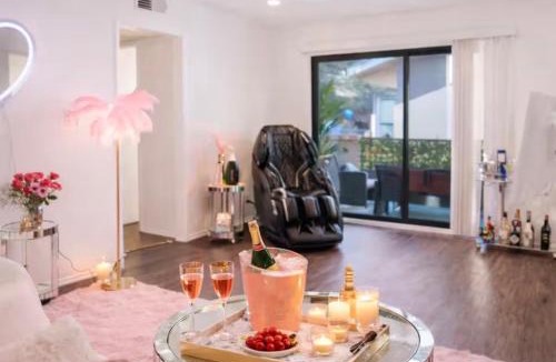 Westlake Village Apartment | Luxury Pool View Spa Suite-Massage Chair-Steam Sauna-Welcome Champagne !