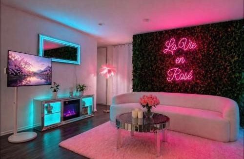 Westlake Village Apartment | Luxury Pool View Spa Suite-Massage Chair-Steam Sauna-Welcome Champagne !