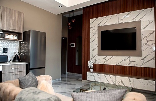 Greater Johannesburg Metropolitan Area Apartment | Luxury Rosebank Apartment - Pool - Cinema - Backup Power - Secure Parking