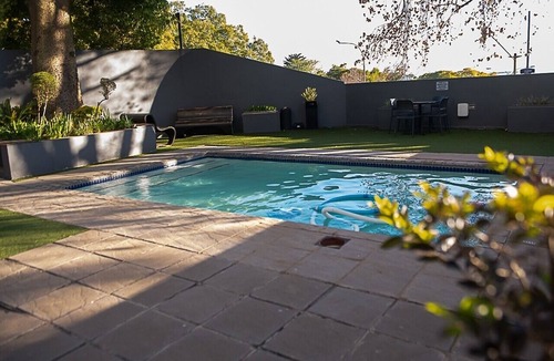 Greater Johannesburg Metropolitan Area Apartment | Luxury Rosebank Apartment - Pool - Cinema - Backup Power - Secure Parking