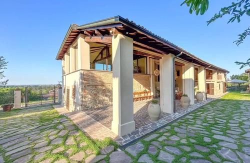 Quattro Castella Apartment | Luxury self-catering apartments in hilly area for a relaxing vacation.