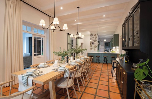 Klapmuts House | Luxury, self-catering Manor with 6 bedrooms, views of mountains & vineyards