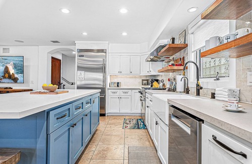 Balboa Peninsula House | Luxury Single-Family Vacation Home | Roof-Top Deck and A/C | The Perfect Vacation Headquarters!