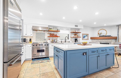 Balboa Peninsula House | Luxury Single-Family Vacation Home | Roof-Top Deck and A/C | The Perfect Vacation Headquarters!