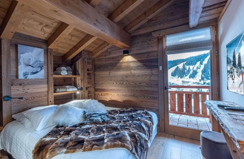 Les Saisies Ski Chalet | Luxury ski-in/ski-out chalet with jacuzzi and sauna