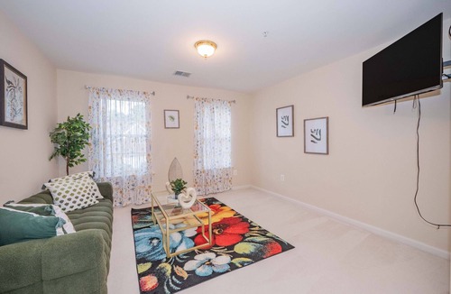 Montpelier House | Luxury & Spacious 5 BRS Near DC and Metro Station with Free Parking