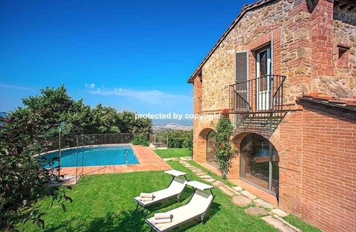 Arezzo Villa | Luxury Villa Among Vineyards