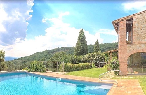 Arezzo Villa | Luxury Villa Among Vineyards