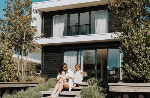 Zeewolde House | Luxury villa with 4 bedrooms and bathrooms, a south-facing roof terrace, private jetty and a stylish open kitchen. Perfect for families and groups of friends!