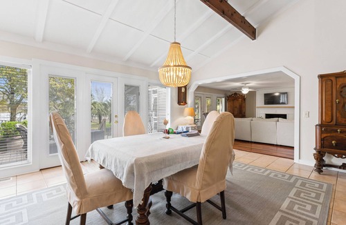 Long Beach House | Luxury Waterfront Retreat, Kayaks, Bikes Perfect for Small Family Gatherings!