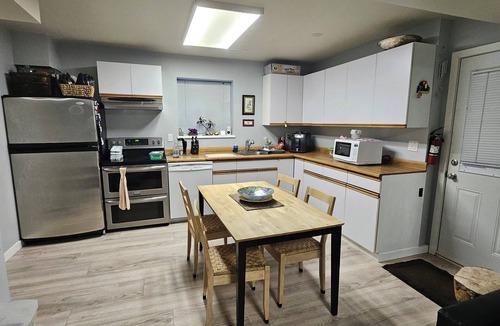 Lynn Valley Apartment | Lynn Valley Private Garden Suite