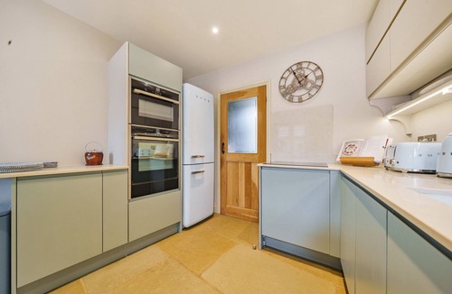Enstone Cottage | LYNTON COTTAGE, pet friendly, character holiday cottage in Enstone