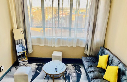 Downtown Johannesburg Apartment | Maboneng CBD Comforts Your stylish urban hideaway in the heart of Maboneng!