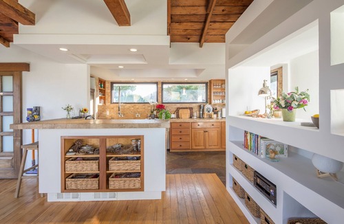 Malibu Cabin | Magical 1927 Malibu Nature Cottage & Beach Retreat