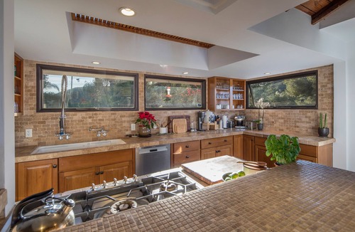 Malibu Cabin | Magical 1927 Malibu Nature Cottage & Beach Retreat