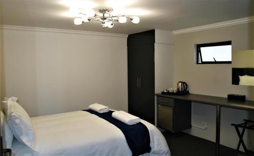 Brits Bed & Breakfast | Mahem Manor Guesthouse
