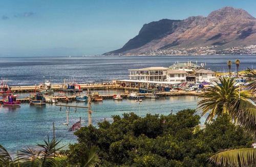 Kalk Bay Apartment | Majestic Ocean Views Restful Retreat