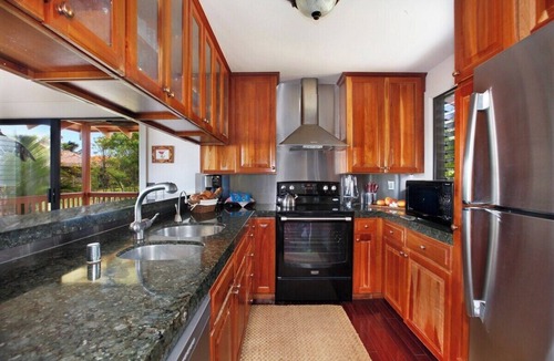 Bayview Condo | Makanui 111 walk to Grand Hyatt By Suite Paradise
