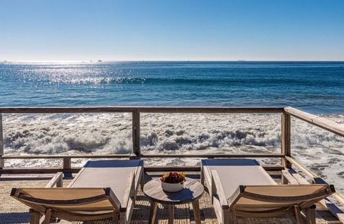 Malibu House | Malibu Beach House Directly on the SAND · Private Beach & Sunsets · OCEANFRONT!