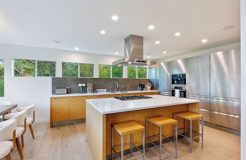 Malibu House | Malibu Retreat with Hot Tub, Outdoor BBQ, & Sauna