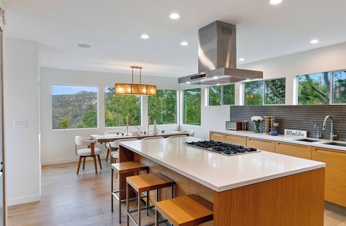 Malibu House | Malibu Retreat with Hot Tub, Outdoor BBQ, & Sauna