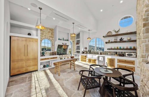 Malibu Villa | Malibu Tuscan Villa; Ocean View & Spacious Retreat