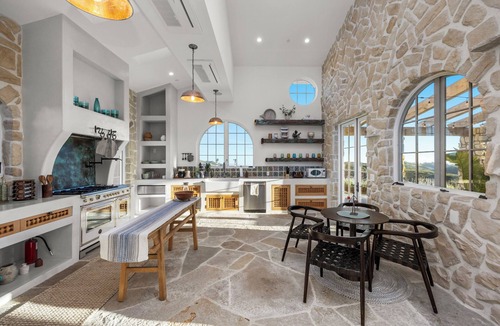 Malibu Villa | Malibu Tuscan Villa; Ocean View & Spacious Retreat