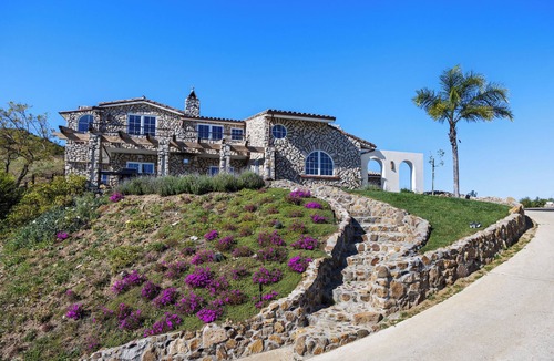 Malibu Villa | Malibu Tuscan Villa; Ocean View & Spacious Retreat