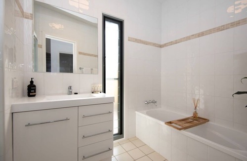 Maloneys Beach Villa | Maloneys Beach Views - 3 Bed Home
