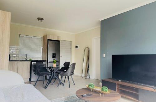 Century City Apartment | Manhattan Corner