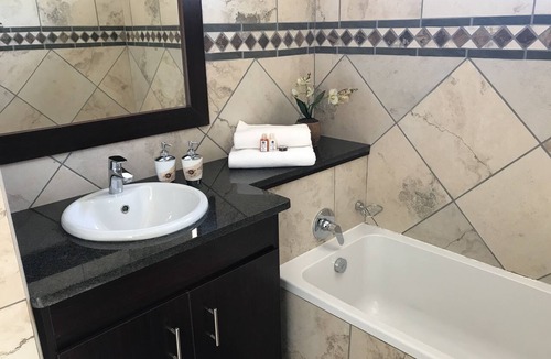 Kroondal House | Manor Hills Guest Lodge