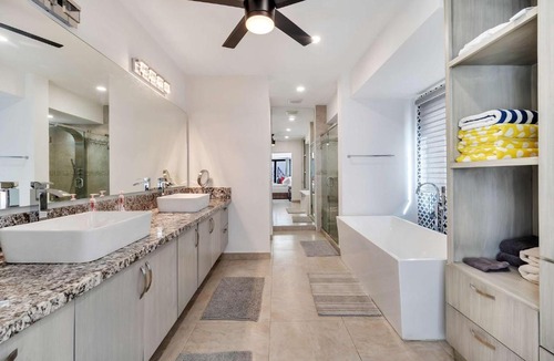 Los Cangrejos II y III House | Marbella Lane PrimeVilla n Modern Home Comfort