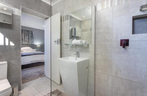 Hermanus City-Centre Apartment | Marine Court 2