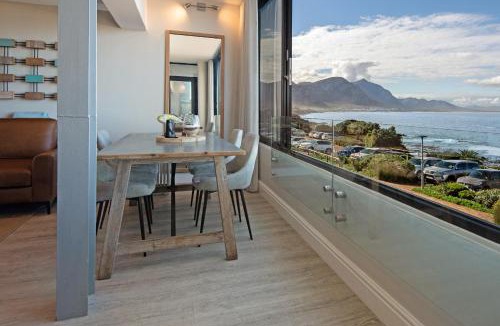 Hermanus City-Centre Apartment | Marine Court 5 Premium Sea View Apartment