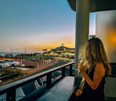 Hermanus City-Centre Apartment | Marine Court 5 Premium Sea View Apartment
