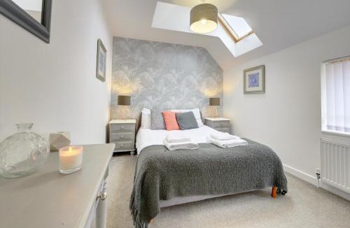 Priors Marston House | Marston Croft Cottage Spacious and Modern Hot Tub Sleeps 8 Southam by Inspire Homes