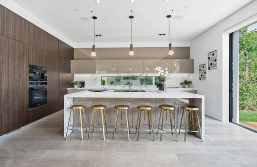 Melrose House | Marvelous 4 Story Villa with Movie Theater, Pool, Sauna & Rooftop