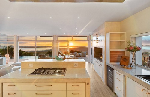 Fisherhaven House | MBIZI lagoon house - Four Bedroom House, Sleeps 8