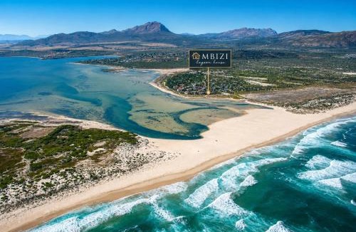 Fisherhaven Villa | MBIZI lagoon house - Wild Horses & Ocean Views