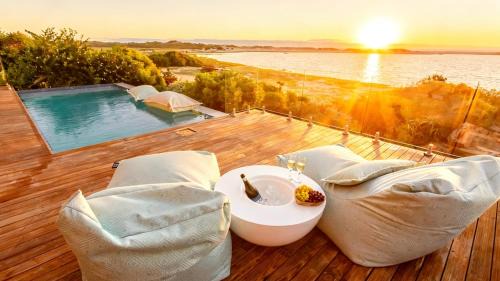 Fisherhaven Villa | MBIZI lagoon house - Wild Horses & Ocean Views