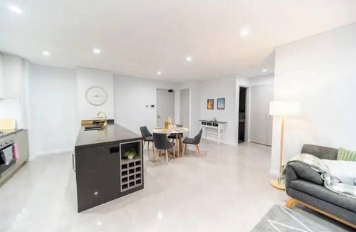 Gold Coast Apartment | Meriton Level 65 Oceanfront 2BR – Panoramic Views