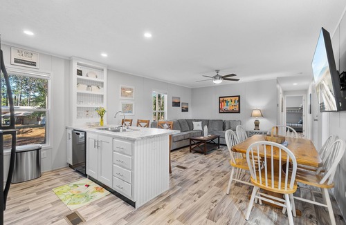 Varnamtown House | "Minnie Vacay" is a 3 Bedroom, 2 Bathroom Home on the Mainland!