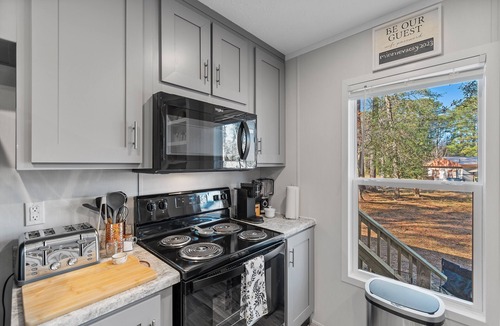 Varnamtown House | "Minnie Vacay" is a 3 Bedroom, 2 Bathroom Home on the Mainland!